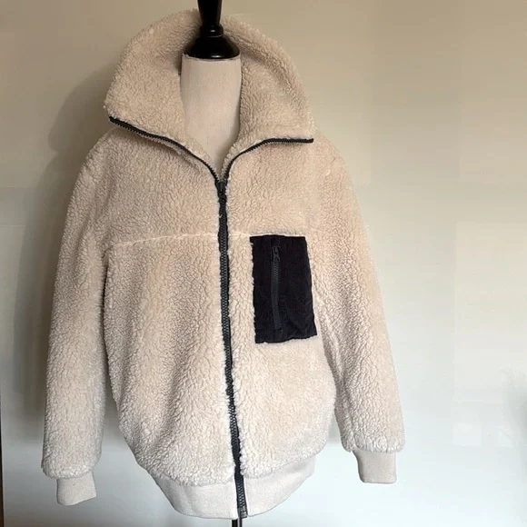 Aritzia Wilfred Free XS Teddy Sherpa Jacket Cream and Navy Blue